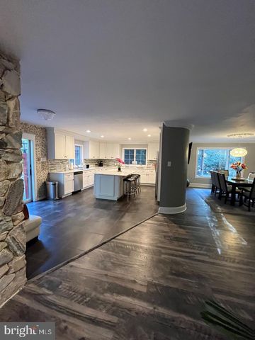 1 KESWICK DR, Voorhees, NJ 08043
