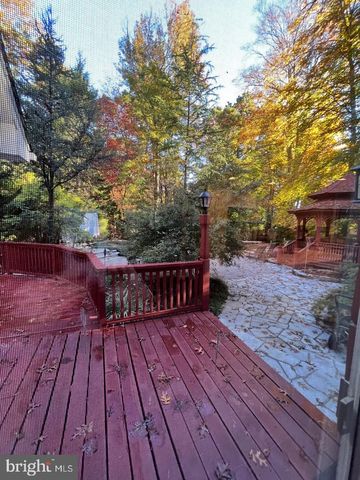 1 KESWICK DR, Voorhees, NJ 08043