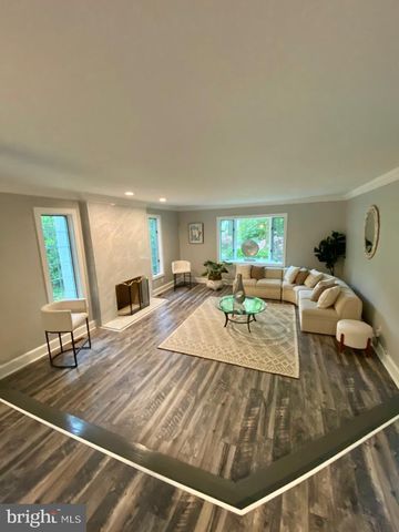 1 KESWICK DR, Voorhees, NJ 08043