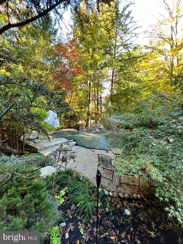 1 KESWICK DR, Voorhees, NJ 08043