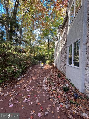 1 KESWICK DR, Voorhees, NJ 08043