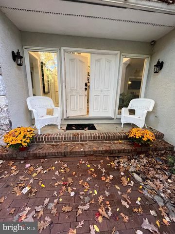 1 KESWICK DR, Voorhees, NJ 08043