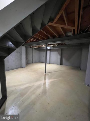1 KESWICK DR, Voorhees, NJ 08043