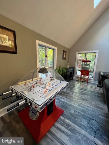 1 KESWICK DR, Voorhees, NJ 08043