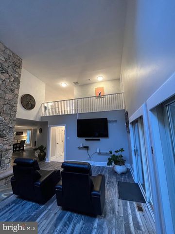 1 KESWICK DR, Voorhees, NJ 08043