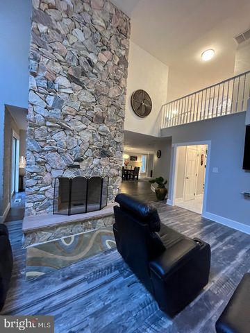 1 KESWICK DR, Voorhees, NJ 08043