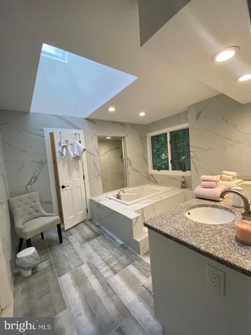1 KESWICK DR, Voorhees, NJ 08043