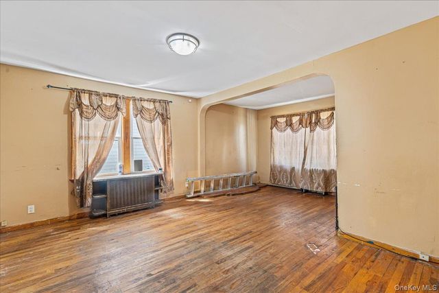 19708 115th Avenue, Saint Albans, NY 11412