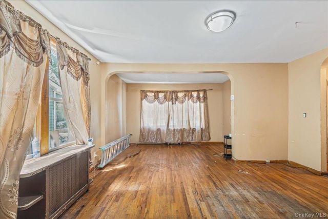 19708 115th Avenue, Saint Albans, NY 11412