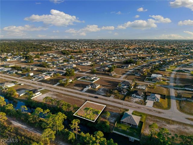 401 Wilmington PKWY, Cape Coral, FL 33993
