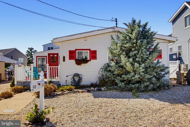 12 PHYLLIS LN, Manahawkin, NJ 08050
