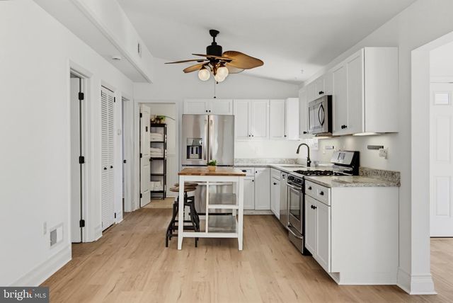 12 PHYLLIS LN, Manahawkin, NJ 08050