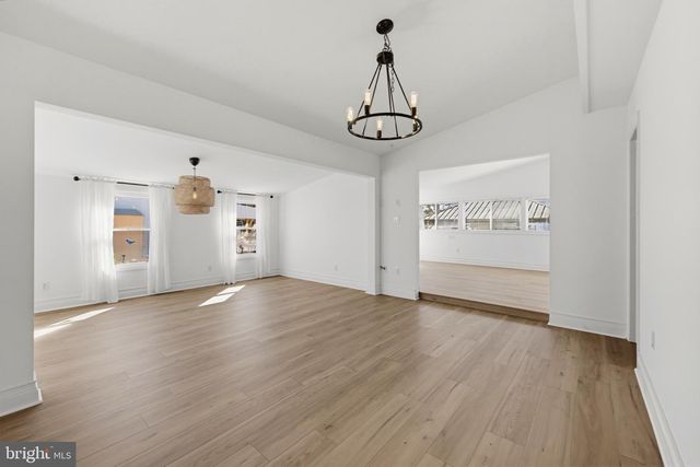12 PHYLLIS LN, Manahawkin, NJ 08050
