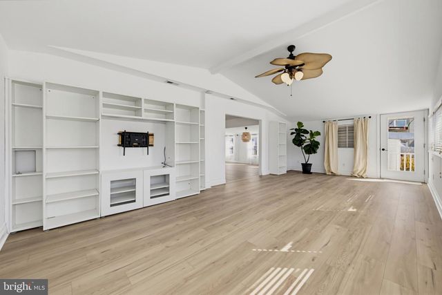 12 PHYLLIS LN, Manahawkin, NJ 08050