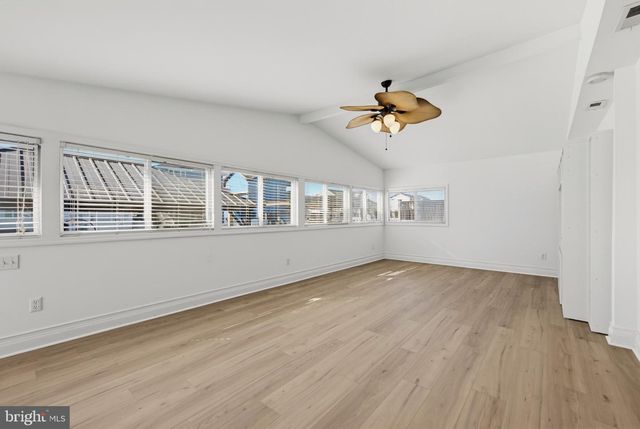 12 PHYLLIS LN, Manahawkin, NJ 08050