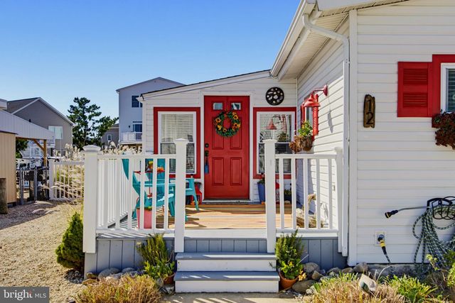 12 PHYLLIS LN, Manahawkin, NJ 08050