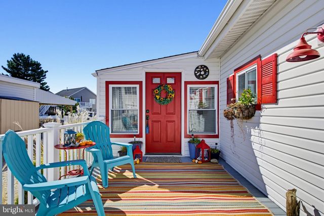 12 PHYLLIS LN, Manahawkin, NJ 08050