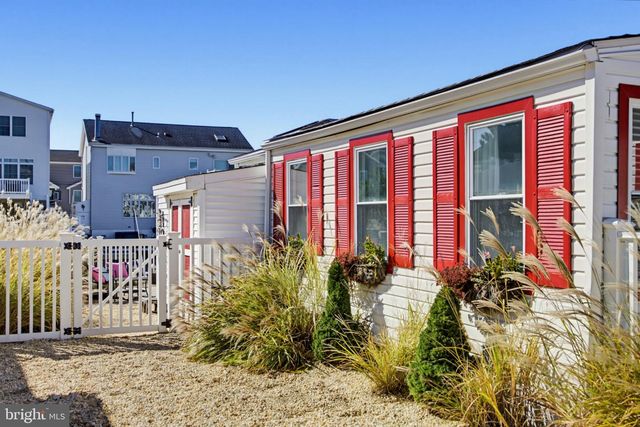 12 PHYLLIS LN, Manahawkin, NJ 08050