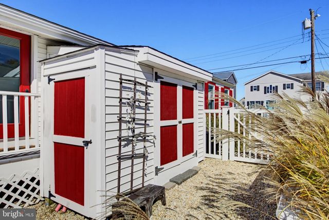 12 PHYLLIS LN, Manahawkin, NJ 08050