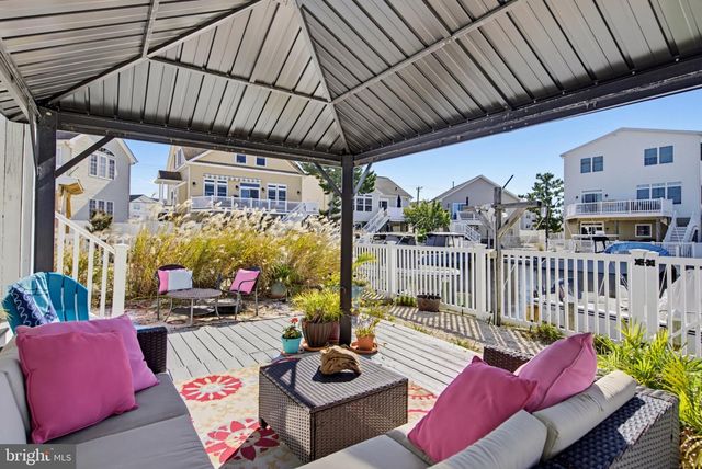 12 PHYLLIS LN, Manahawkin, NJ 08050