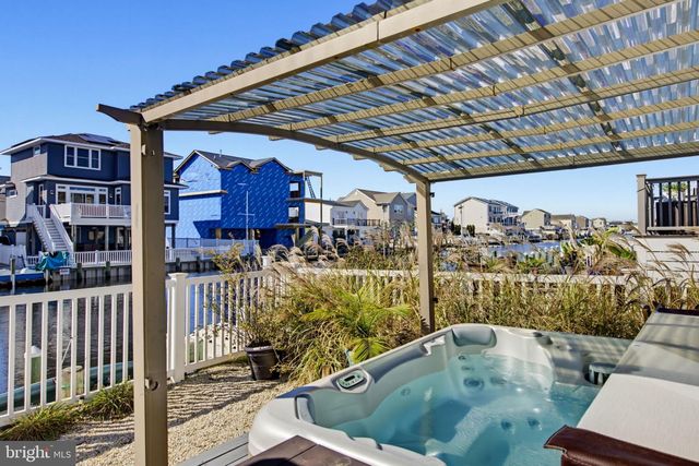 12 PHYLLIS LN, Manahawkin, NJ 08050