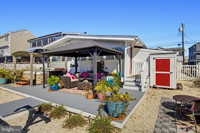 12 PHYLLIS LN, Manahawkin, NJ 08050