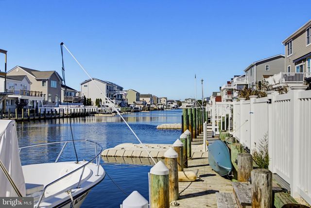 12 PHYLLIS LN, Manahawkin, NJ 08050