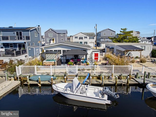 12 PHYLLIS LN, Manahawkin, NJ 08050