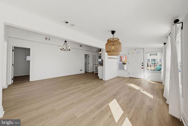 12 PHYLLIS LN, Manahawkin, NJ 08050
