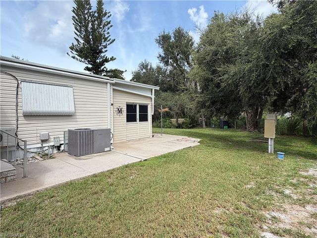 250 Santa Fe TRL, North Fort Myers, FL 33917