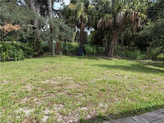 250 Santa Fe TRL, North Fort Myers, FL 33917