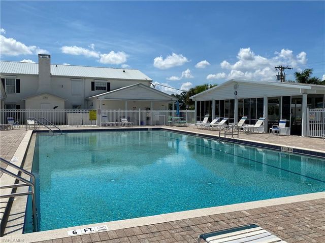 250 Santa Fe TRL, North Fort Myers, FL 33917