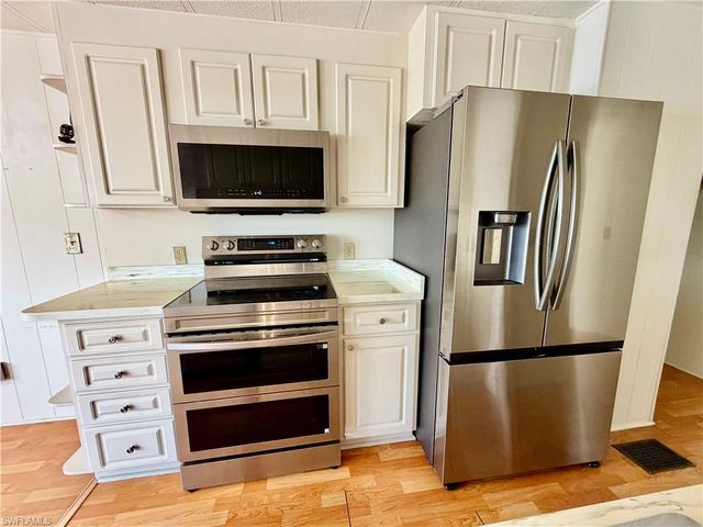 250 Santa Fe TRL, North Fort Myers, FL 33917