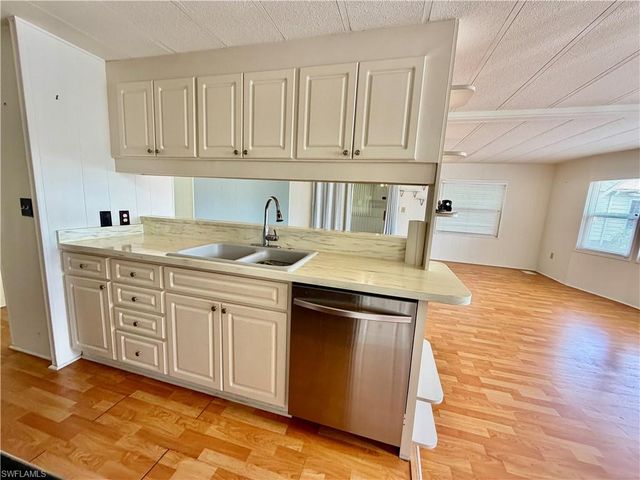 250 Santa Fe TRL, North Fort Myers, FL 33917