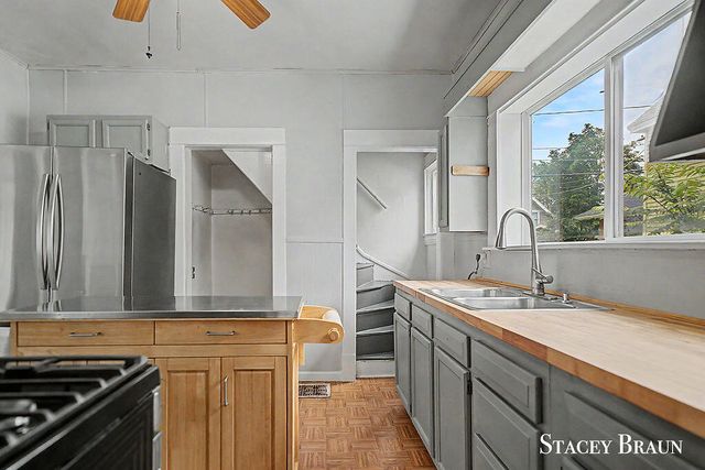 1009 Courtney Street Nw, City Of Grand Rapids, MI 49504