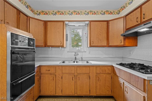 759 Cheriton Drive, Highland Heights, OH 44143