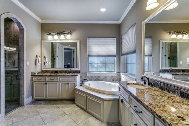 6800 Woodland Hills Drive, North Richland Hills, TX 76182