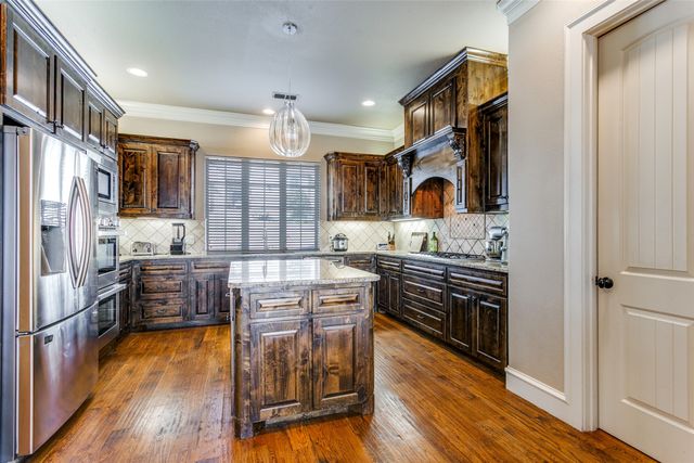 6800 Woodland Hills Drive, North Richland Hills, TX 76182