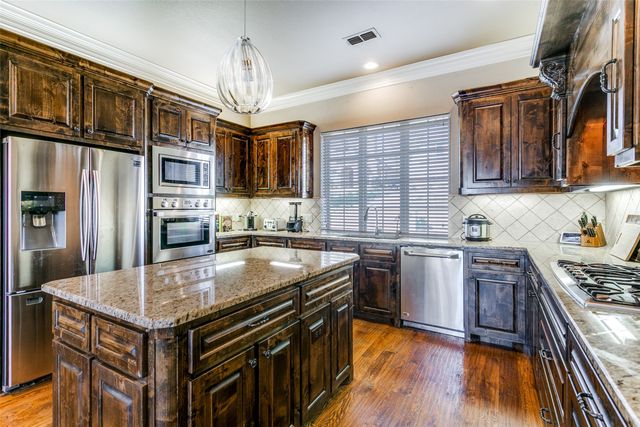 6800 Woodland Hills Drive, North Richland Hills, TX 76182