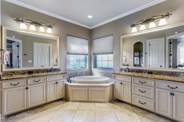 6800 Woodland Hills Drive, North Richland Hills, TX 76182