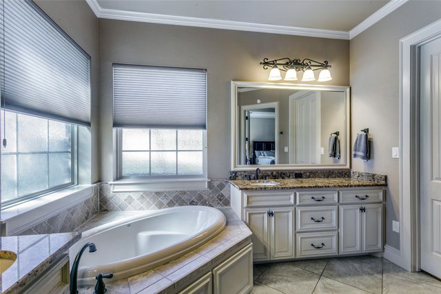 6800 Woodland Hills Drive, North Richland Hills, TX 76182