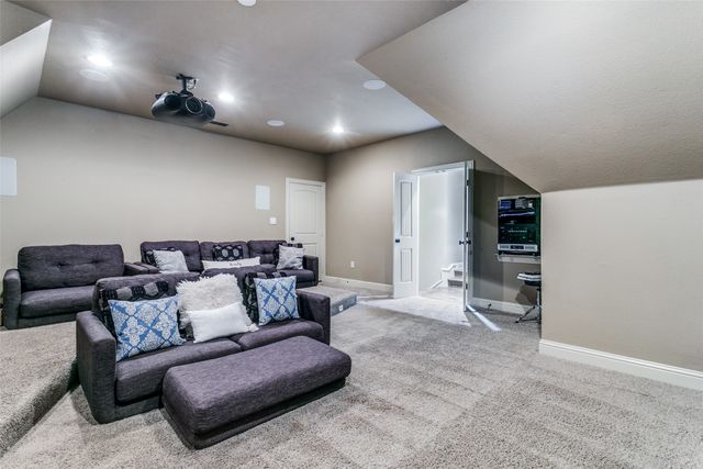 6800 Woodland Hills Drive, North Richland Hills, TX 76182