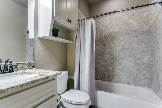 6800 Woodland Hills Drive, North Richland Hills, TX 76182