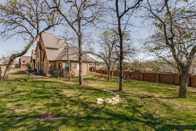 6800 Woodland Hills Drive, North Richland Hills, TX 76182