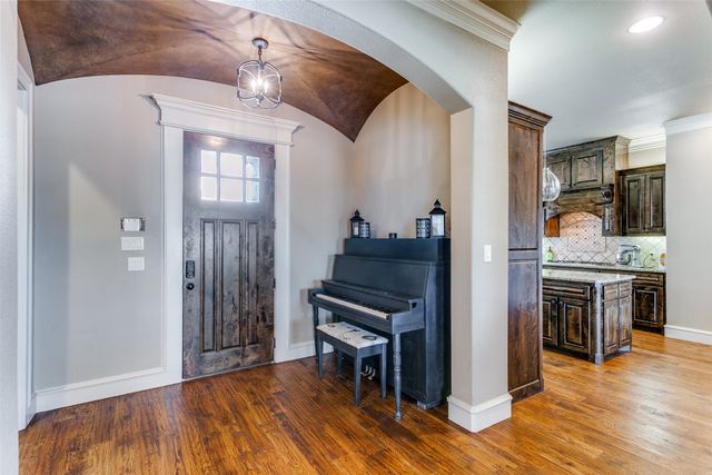 6800 Woodland Hills Drive, North Richland Hills, TX 76182