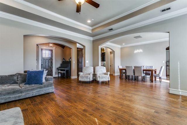 6800 Woodland Hills Drive, North Richland Hills, TX 76182