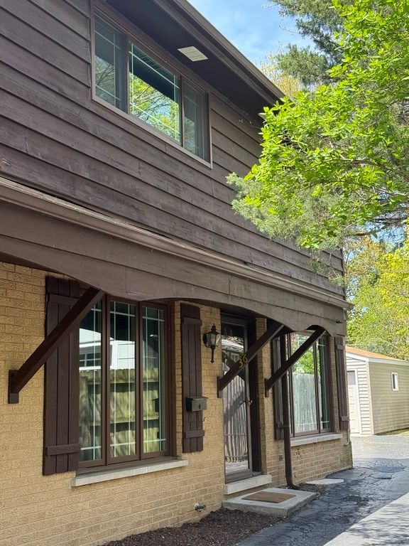 36 Washington Road 1, Lake Forest, IL 60045