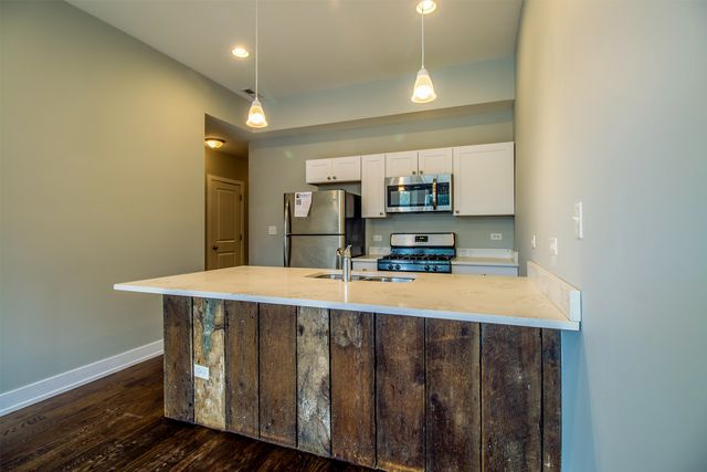 2228 W Cermak Road 1, Chicago, IL 60608