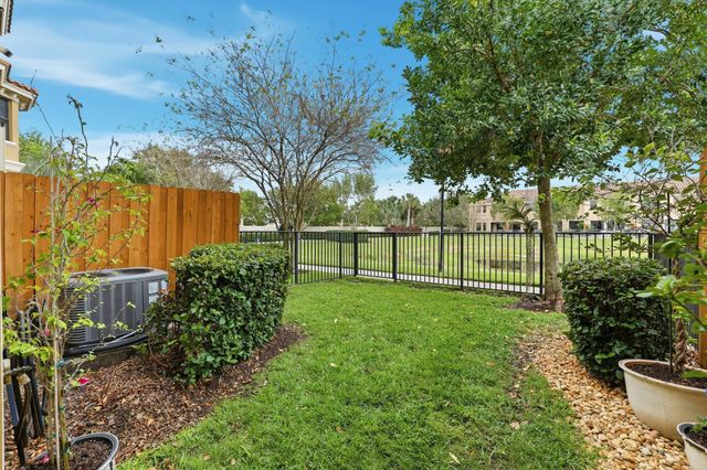 10457 Wellington Parc Drive, Wellington, FL 33449