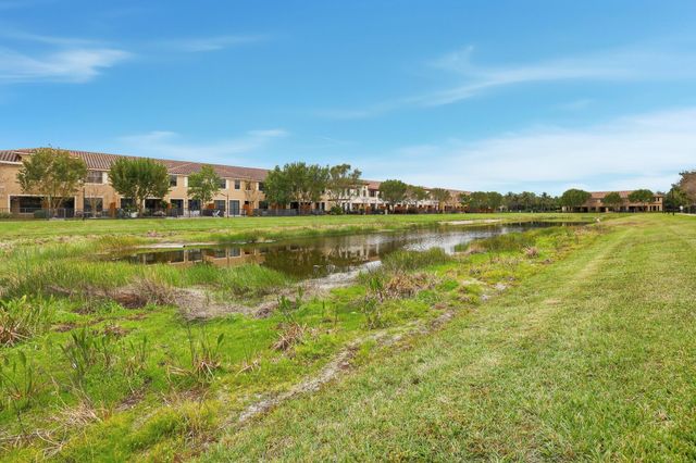 10457 Wellington Parc Drive, Wellington, FL 33449